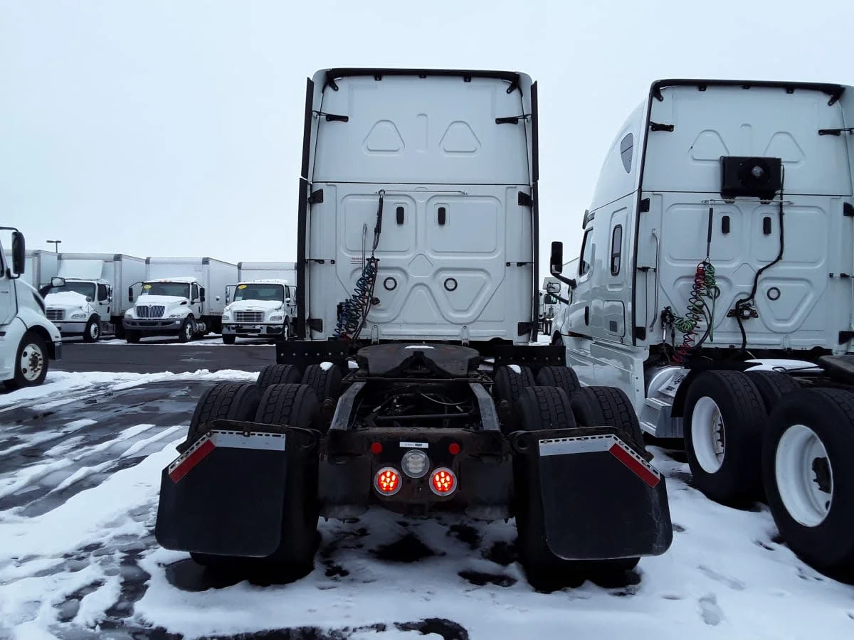 2022 Freightliner Cascadia - image 5