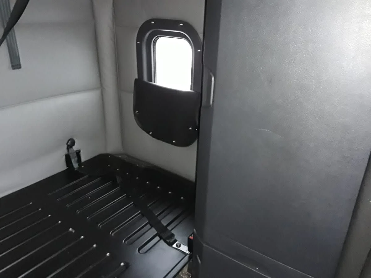 2022 Freightliner Cascadia - image 11