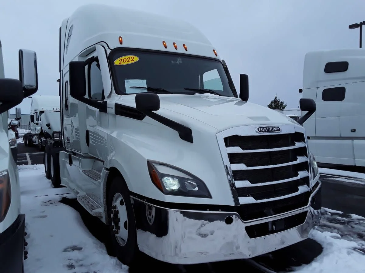 2022 Freightliner Cascadia - image 3