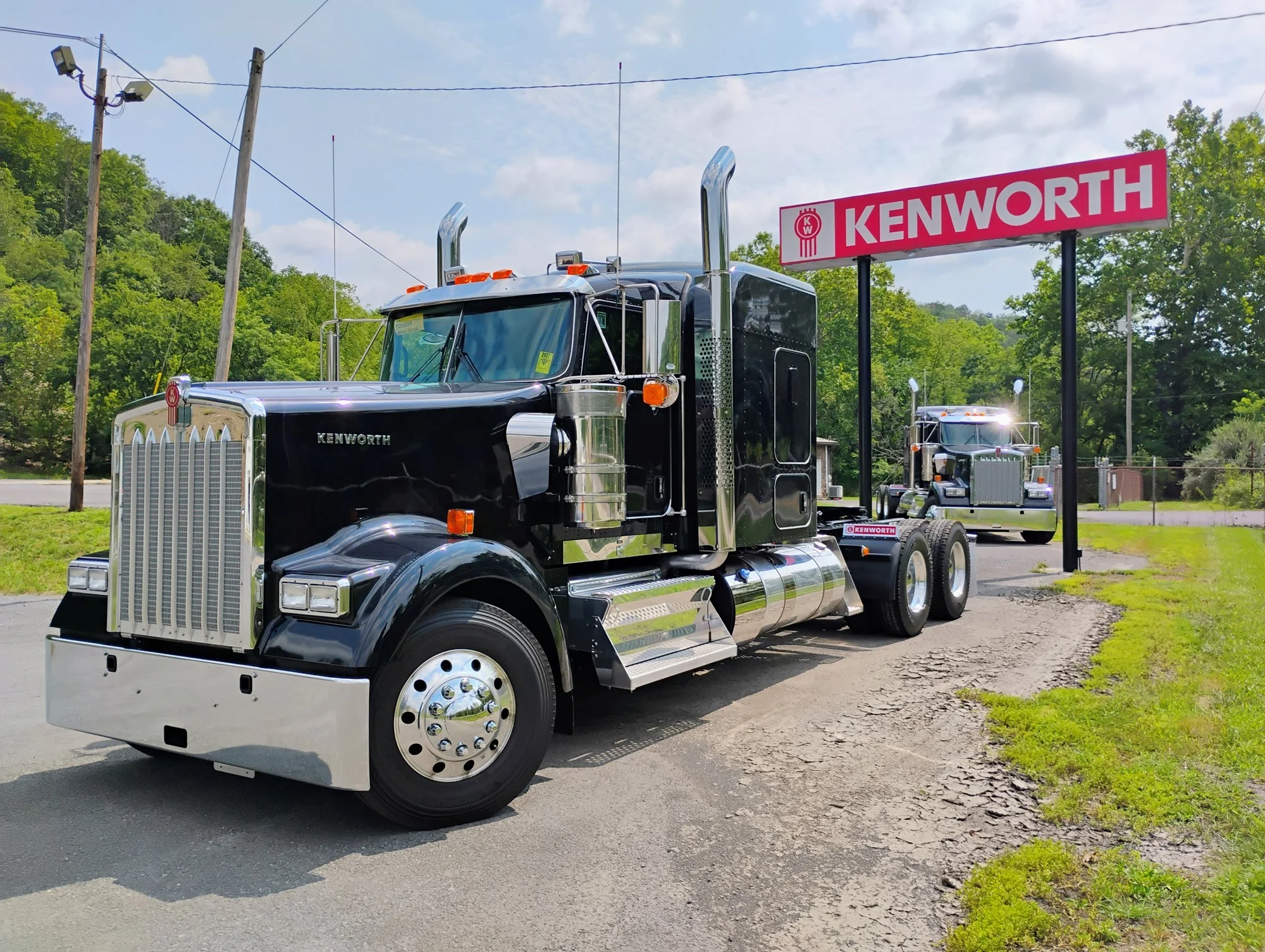 2027 Kenworth W900 in Lynchburg, VA — photo 3