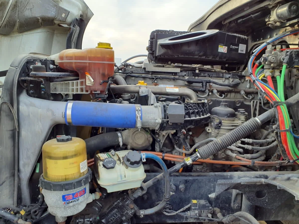 2019 Freightliner Cascadia - image 8