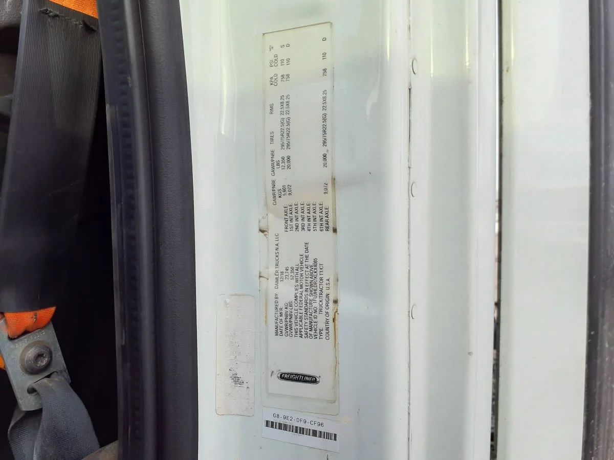 2019 Freightliner Cascadia - image 13