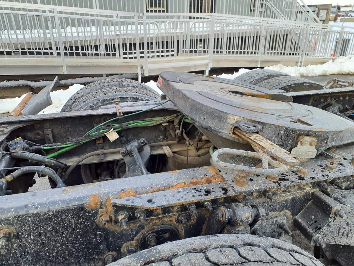 2019 Freightliner Cascadia - image 9