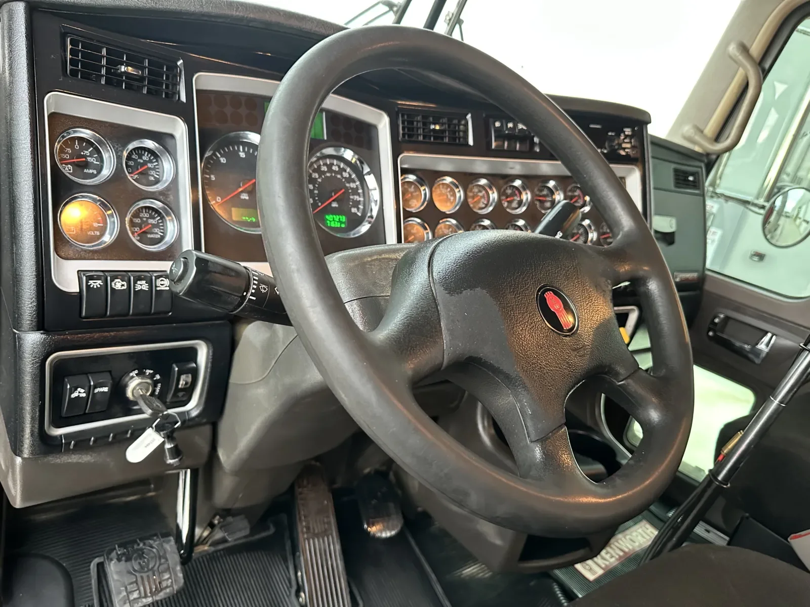 2019 Kenworth W900 - image 15