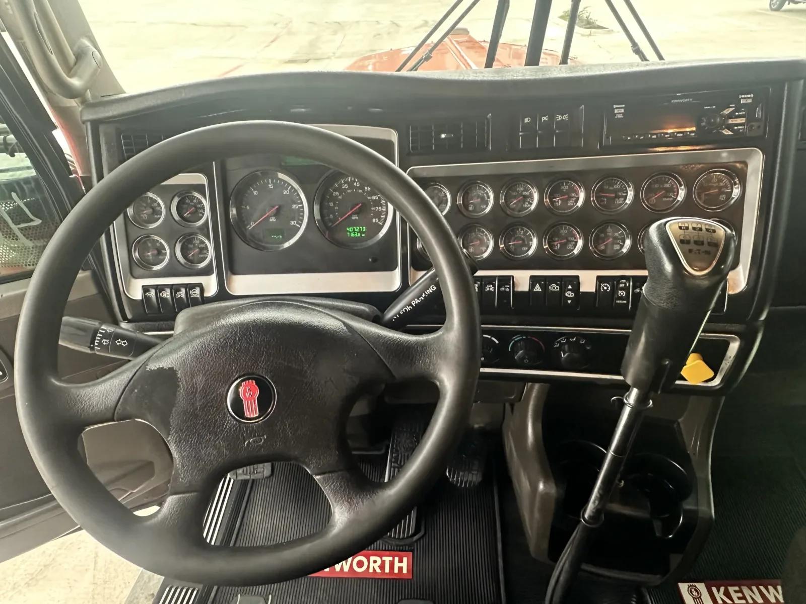 2019 Kenworth W900 - image 16