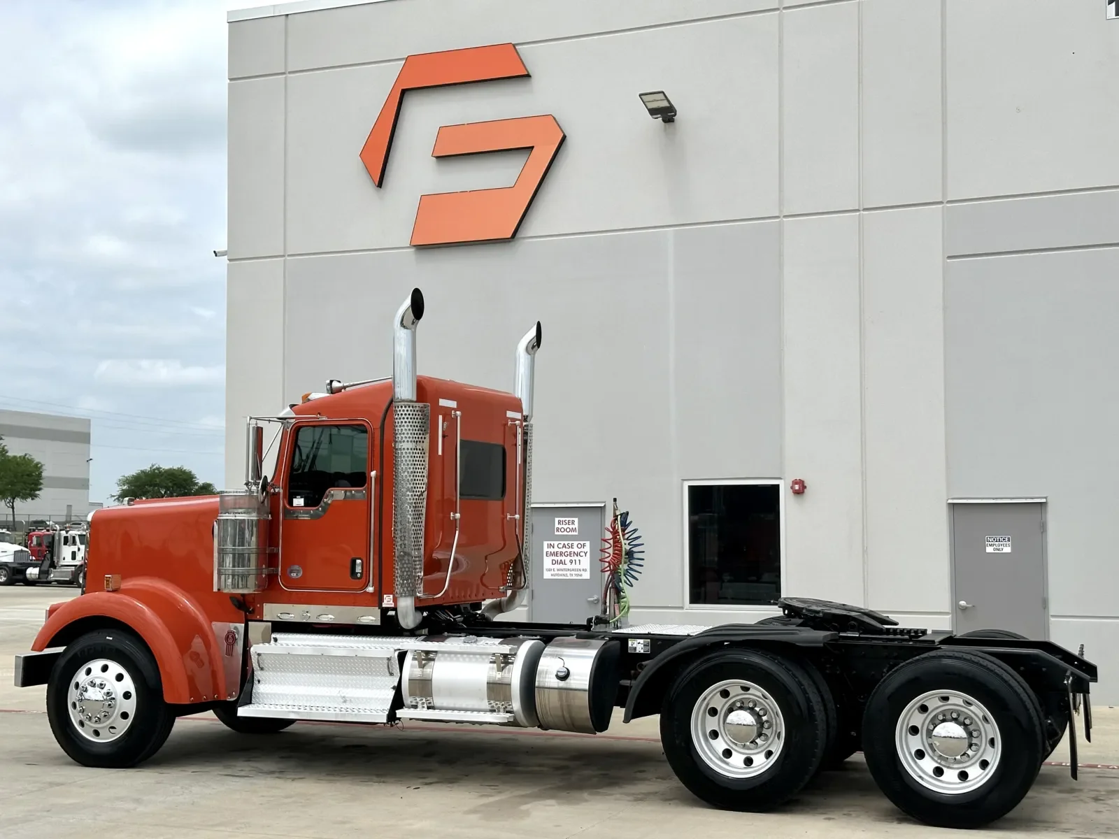 2019 Kenworth W900 - image 6