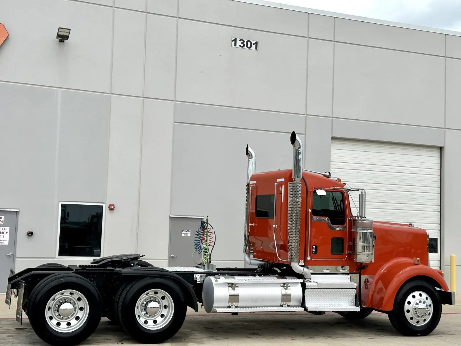 2019 Kenworth W900 - image 5