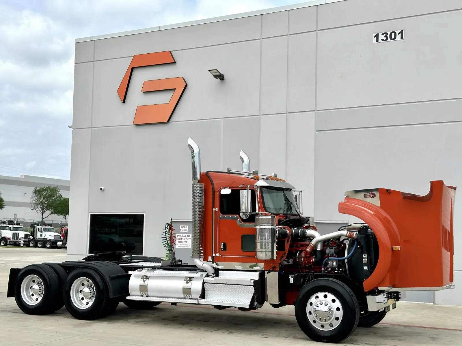 2019 Kenworth W900 - image 9