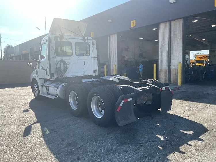 2020 Freightliner Cascadia in Ocala, FL — photo 5