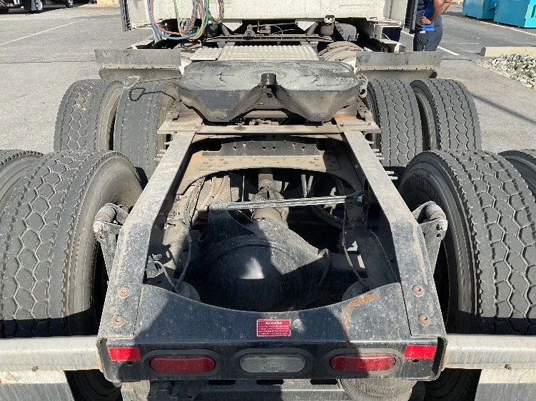 2022 Volvo VNL 760 - image 6