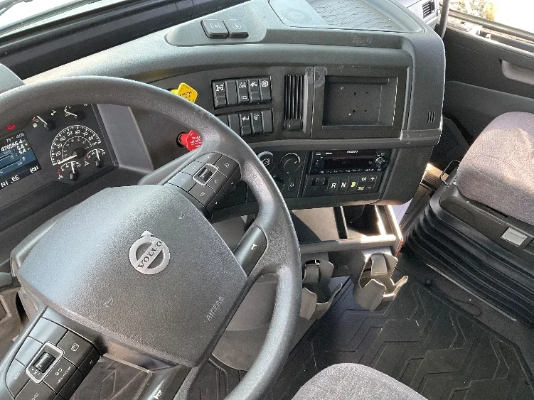 2022 Volvo VNL 760 - image 10