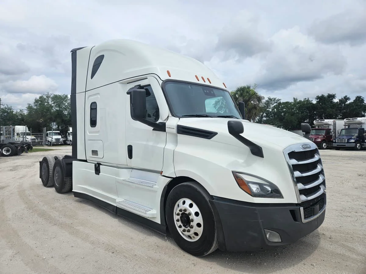 2023 Freightliner Cascadia in Orlando, FL — photo 3