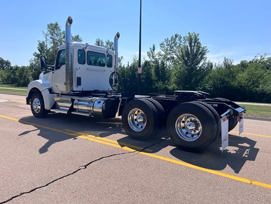 2027 Kenworth T880 in Topeka, KS — photo 18