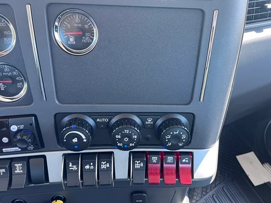 2027 Kenworth T880 in Topeka, KS — photo 33