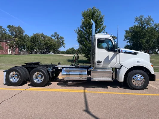 2027 Kenworth T880 in Topeka, KS — photo 14