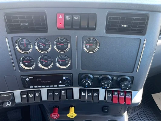 2027 Kenworth T880 in Topeka, KS — photo 32