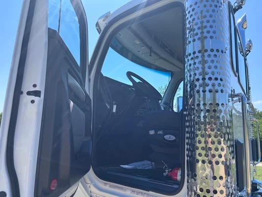 2027 Kenworth T880 in Topeka, KS — photo 47