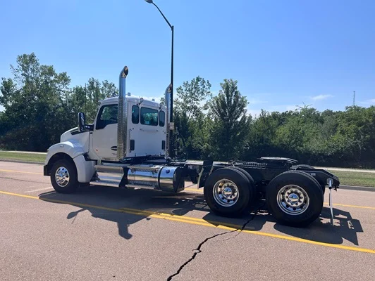 2027 Kenworth T880 in Topeka, KS — photo 19