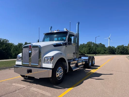 2027 Kenworth T880 in Topeka, KS — photo 23