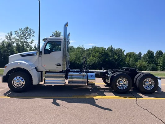 2027 Kenworth T880 in Topeka, KS — photo 21