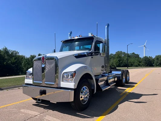 2027 Kenworth T880 in Topeka, KS — photo 24