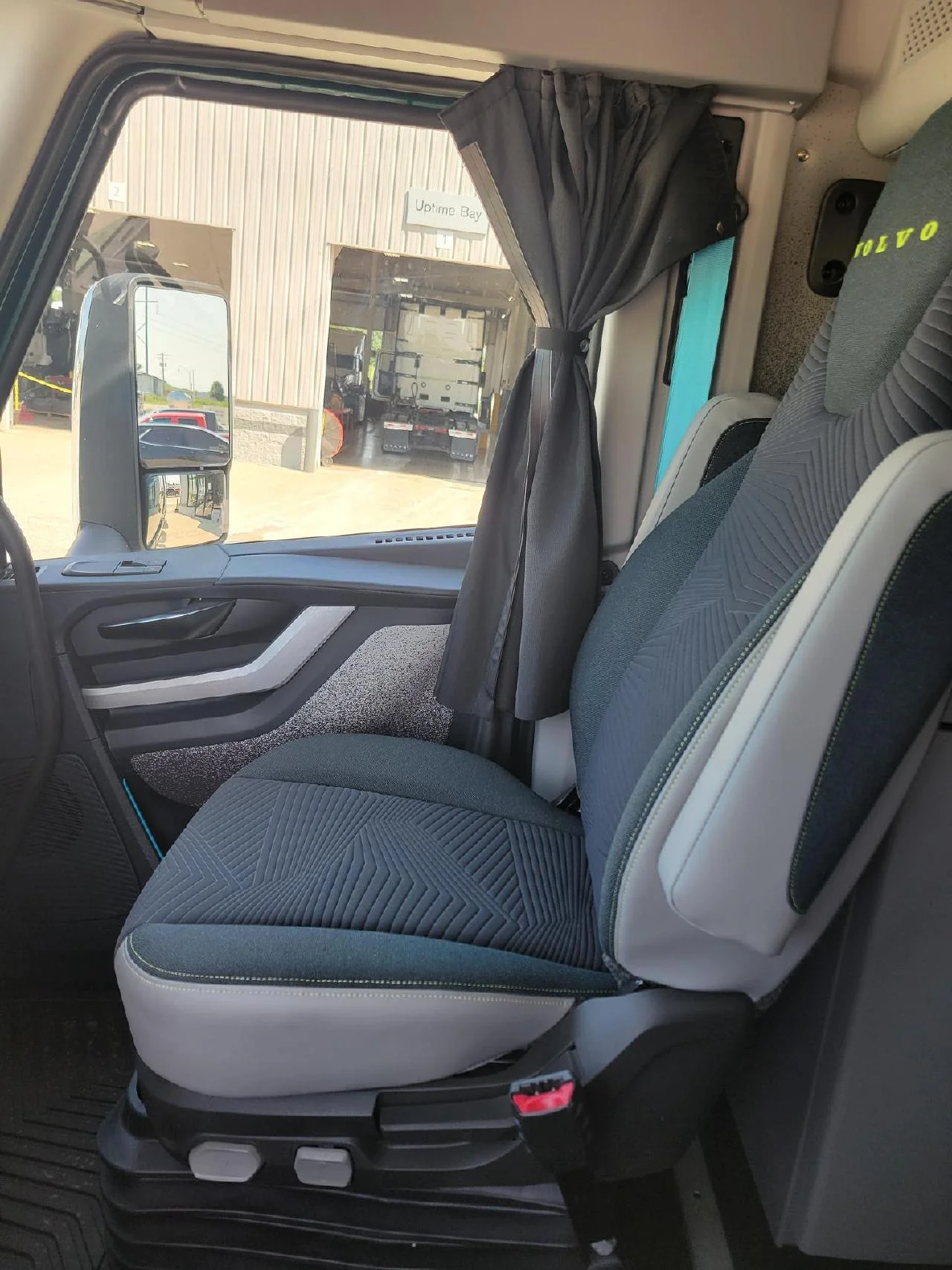 2025 Volvo in Indianapolis, IN — photo 12