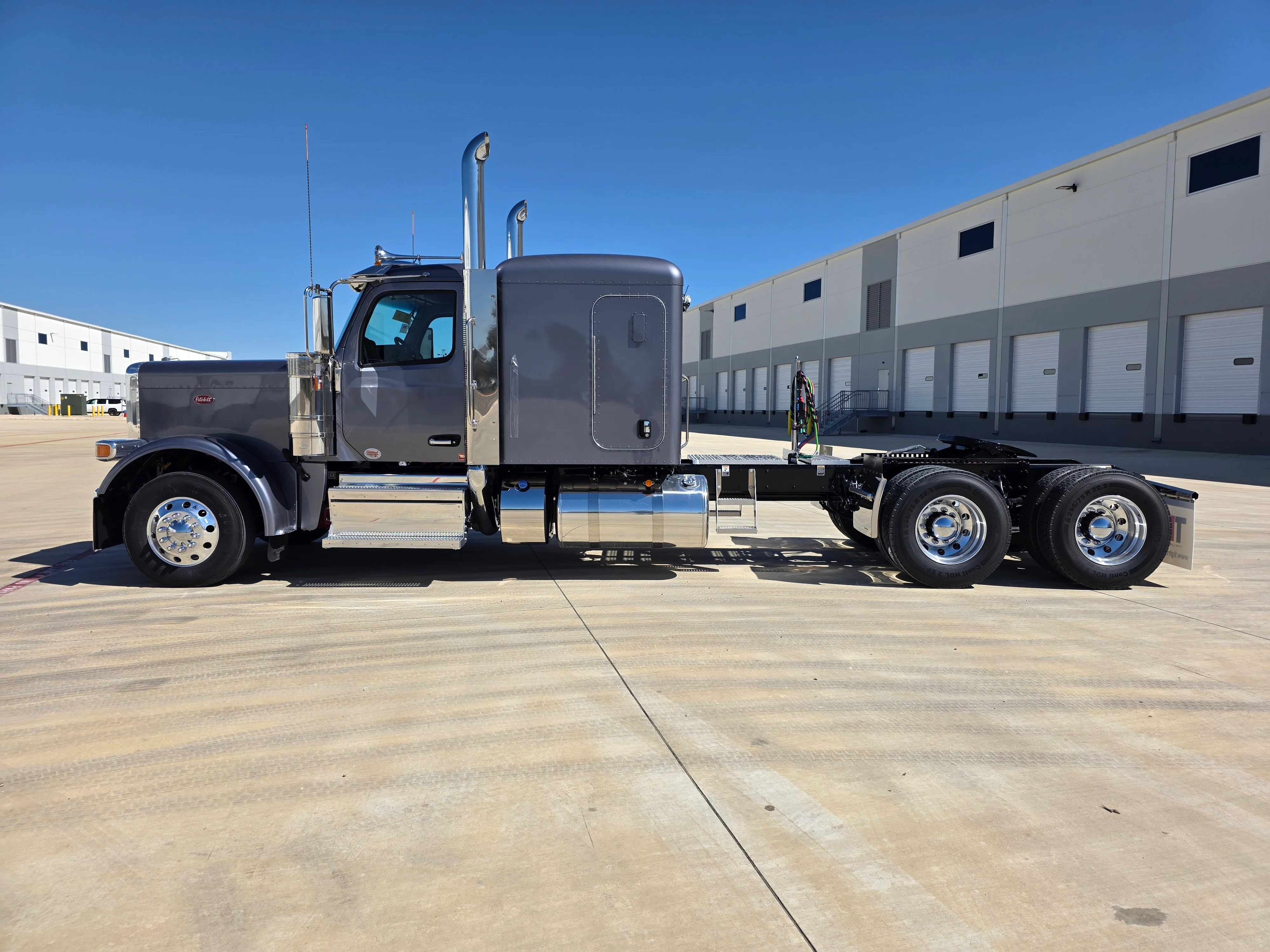 2027 Peterbilt 589 in Joplin, MO — photo 2