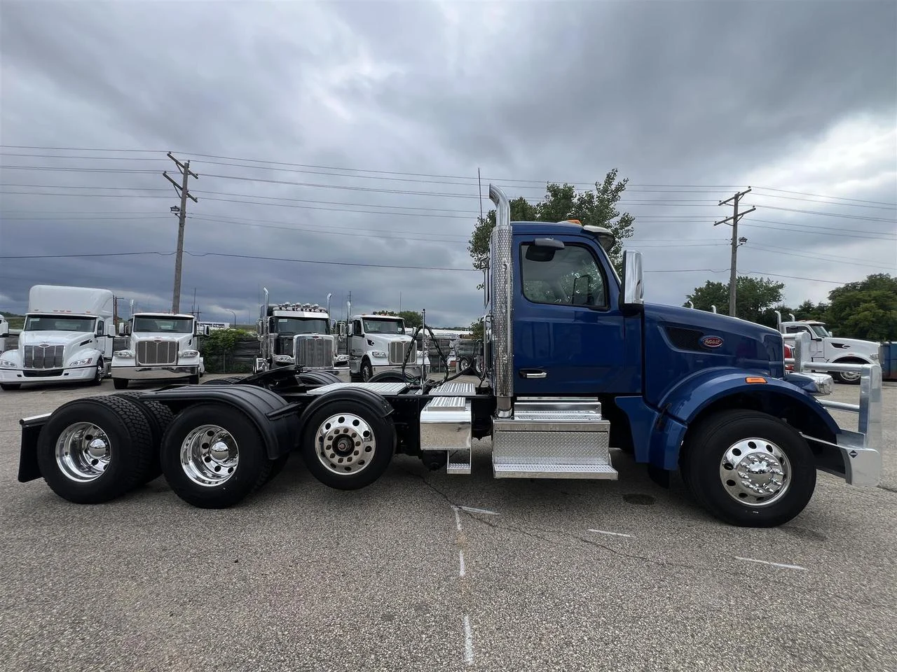 2023 Peterbilt 567 in South St. Paul, MN — photo 4
