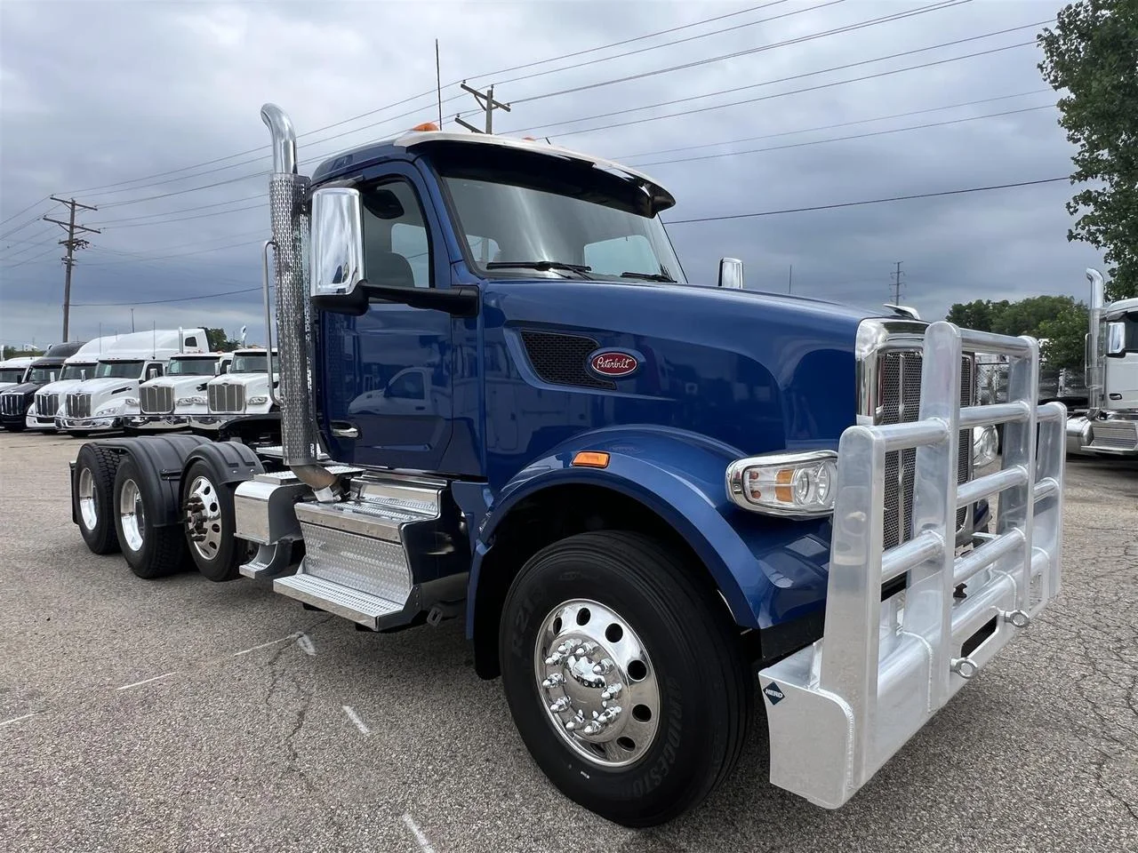 2023 Peterbilt 567 in South St. Paul, MN — photo 3