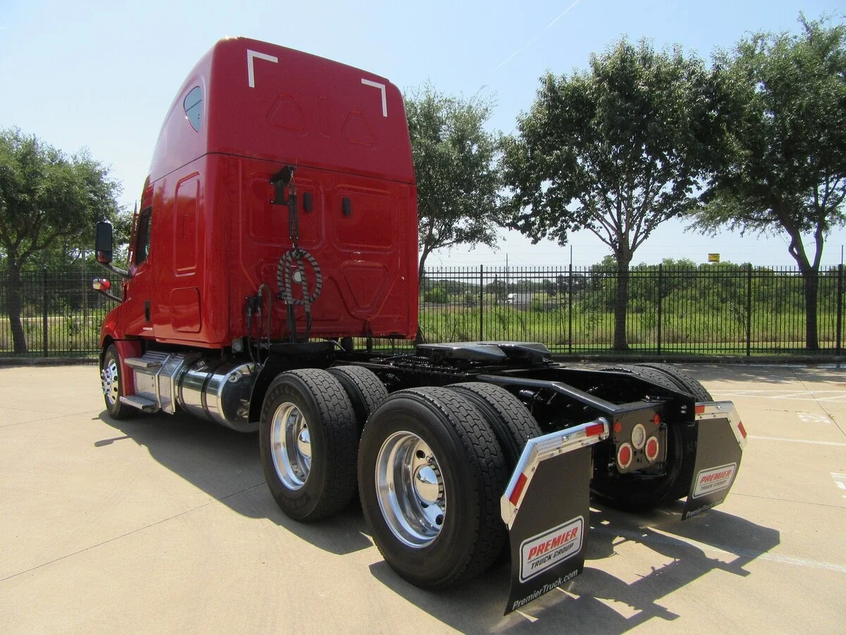 2021 Freightliner Cascadia — photo 3
