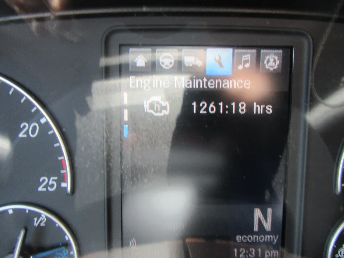 2021 Freightliner Cascadia — photo 19