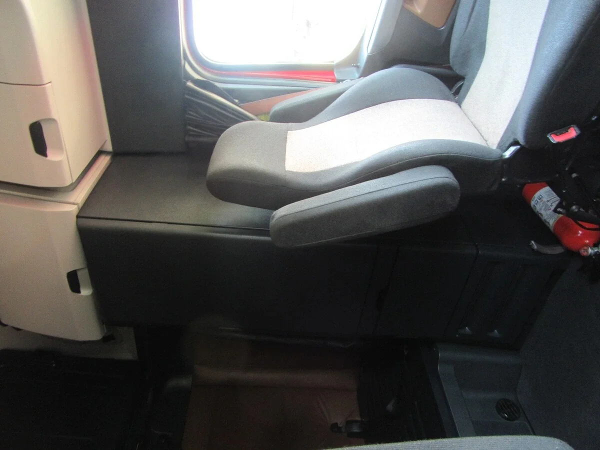 2021 Freightliner Cascadia — photo 23