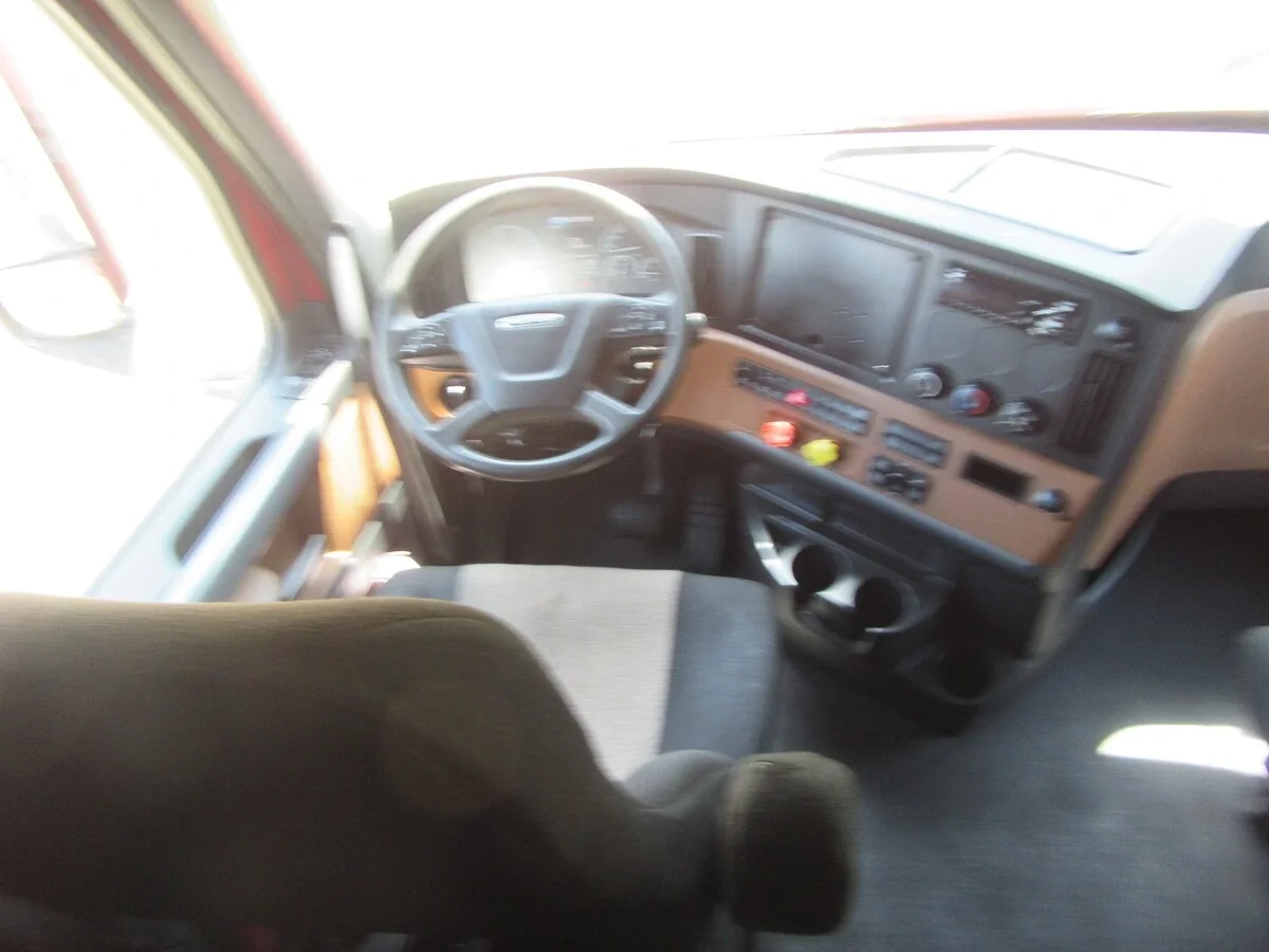 2021 Freightliner Cascadia — photo 20