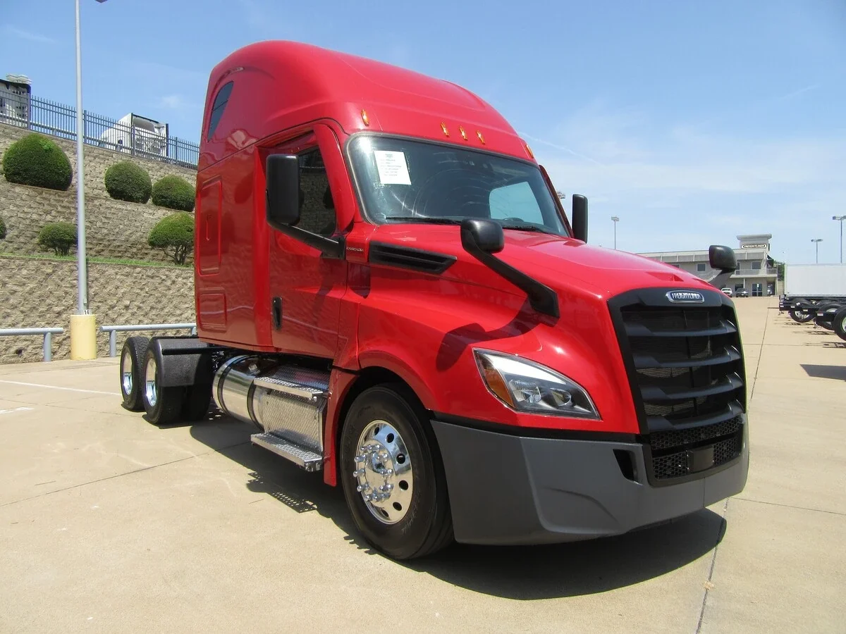 2021 Freightliner Cascadia — photo 2