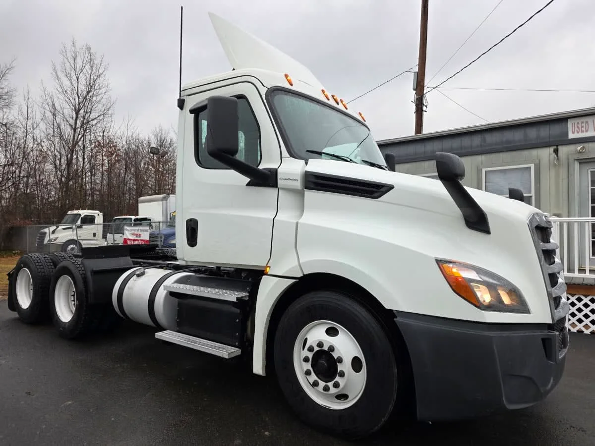 2018 Freightliner Cascadia in Memphis, TN — photo 3
