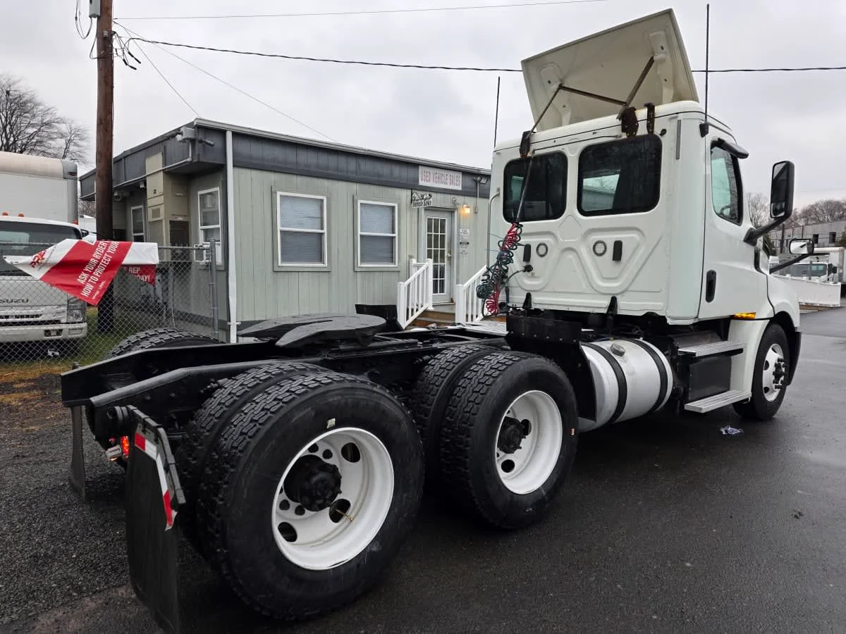 2018 Freightliner Cascadia in Memphis, TN — photo 4
