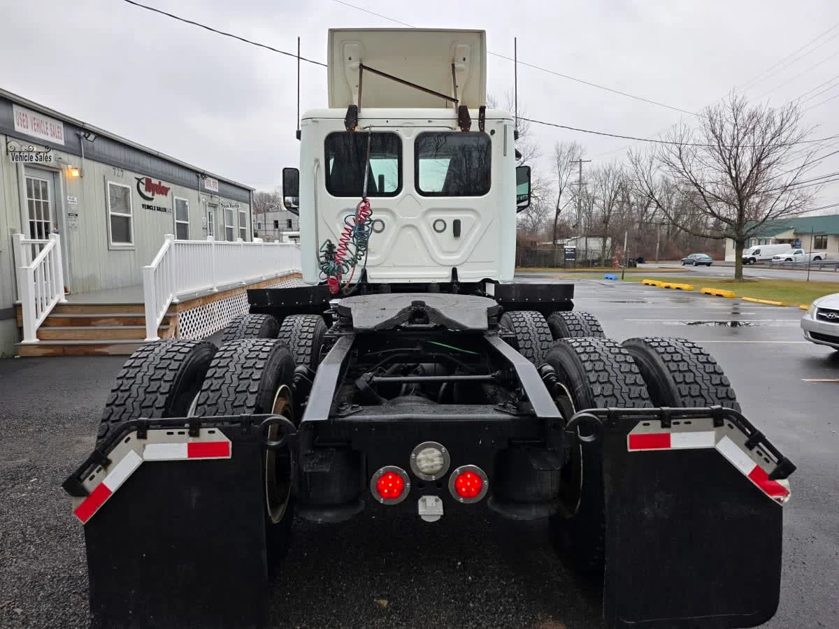 2018 Freightliner Cascadia in Memphis, TN — photo 5