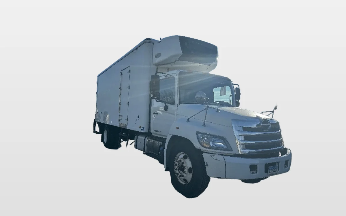 2013 Hino 338 - image 1