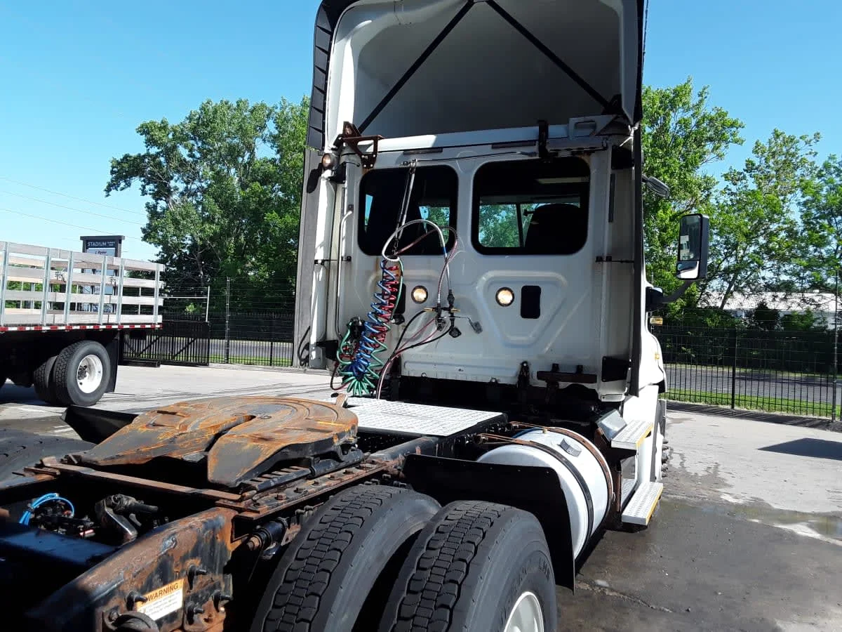2017 Freightliner Cascadia - image 4