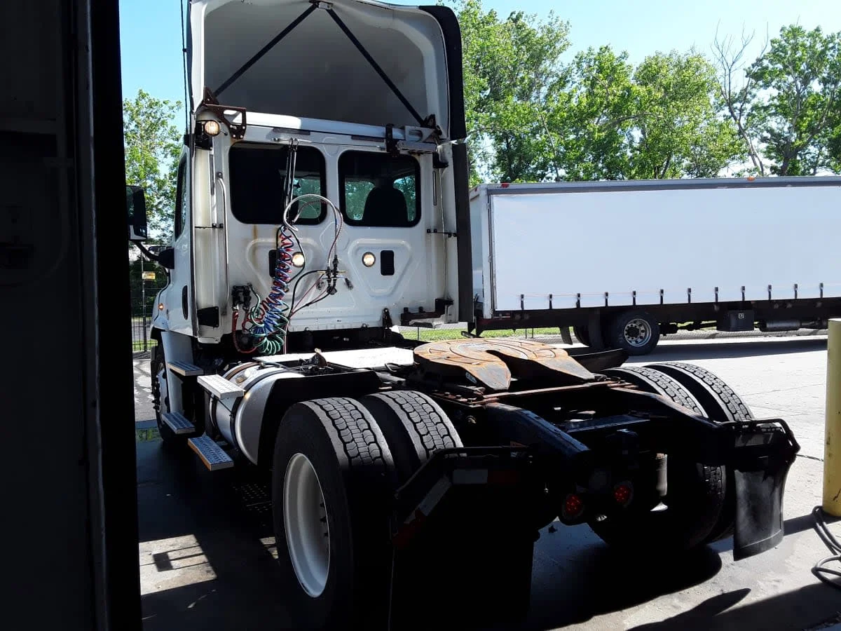2017 Freightliner Cascadia - image 6