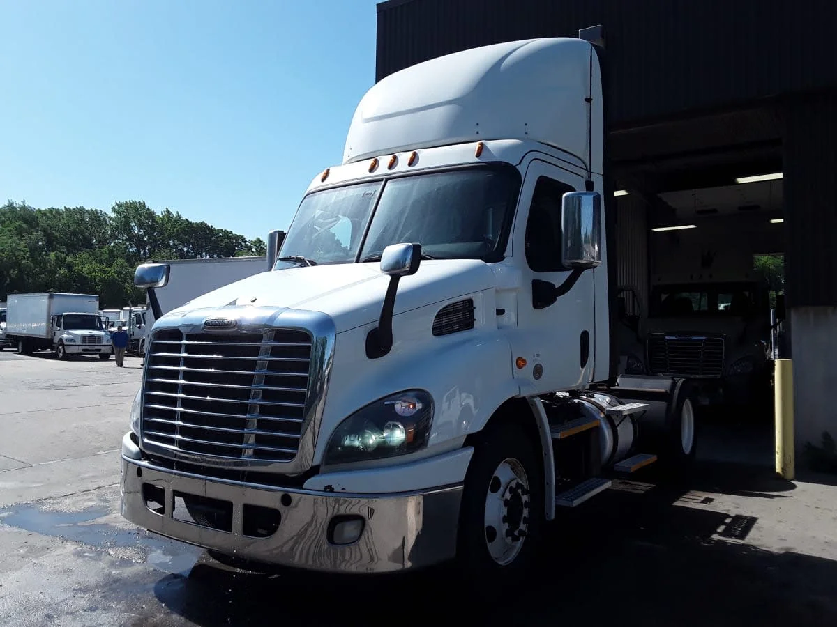 2017 Freightliner Cascadia in Kansas City, MO