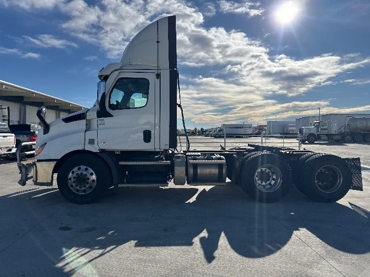 2021 Freightliner Cascadia in Aurora, CO — photo 4