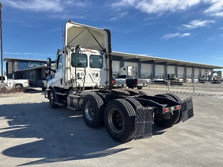 2021 Freightliner Cascadia in Aurora, CO — photo 5