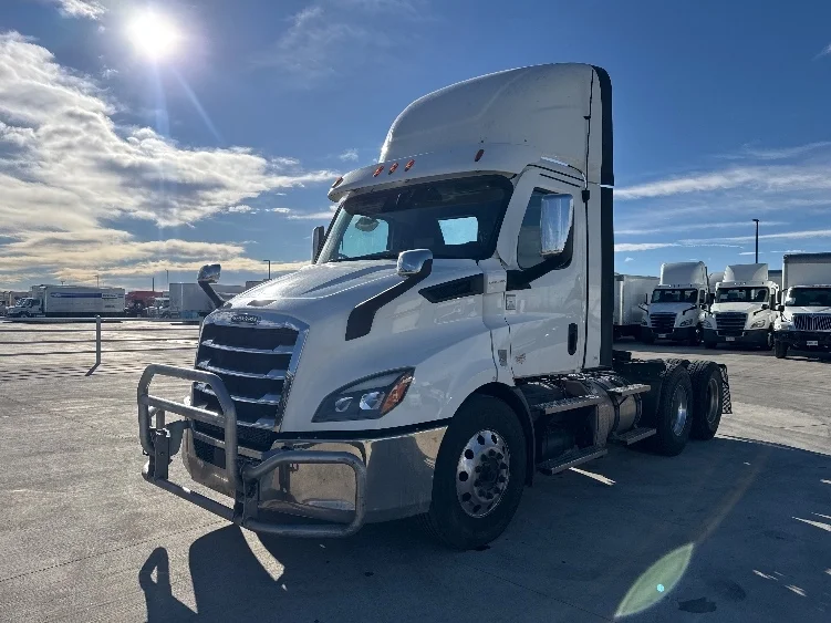 2021 Freightliner Cascadia in Aurora, CO — photo 3