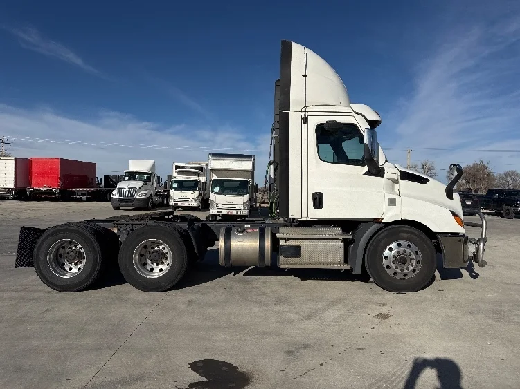 2021 Freightliner Cascadia in Aurora, CO — photo 8