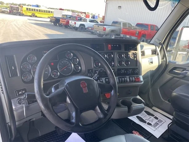 2019 Kenworth T880 - image 12