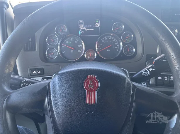 2019 Kenworth T880 - image 13