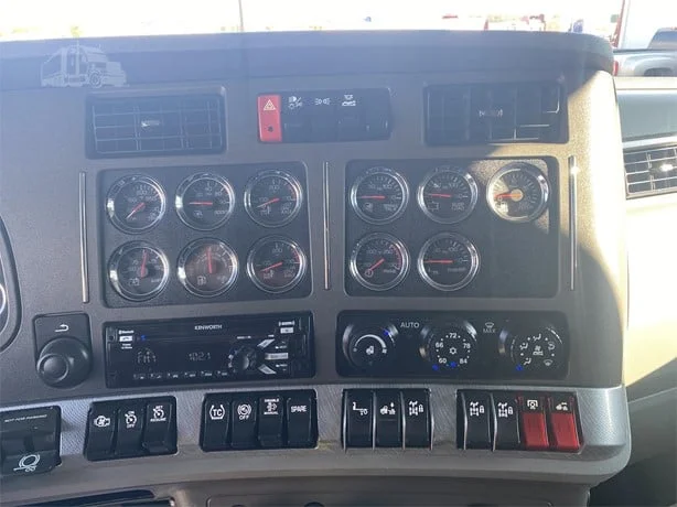 2019 Kenworth T880 - image 14