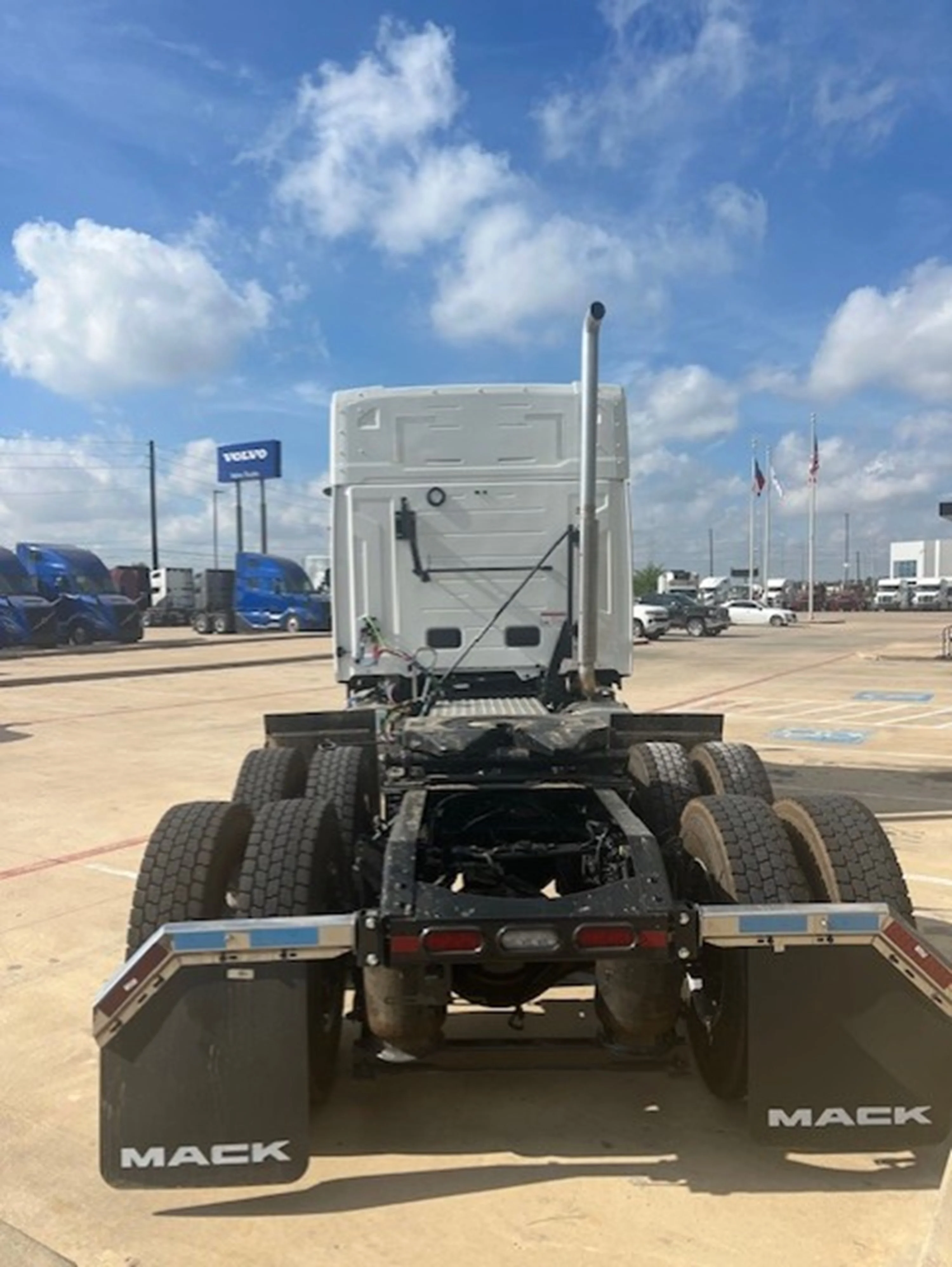 2027 Mack Anthem in Houston, TX — photo 5