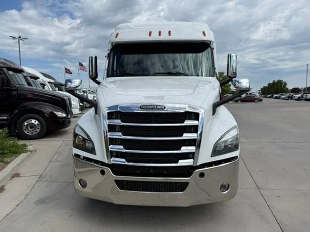 2025 Freightliner Cascadia in Salt Lake City, UT — photo 2